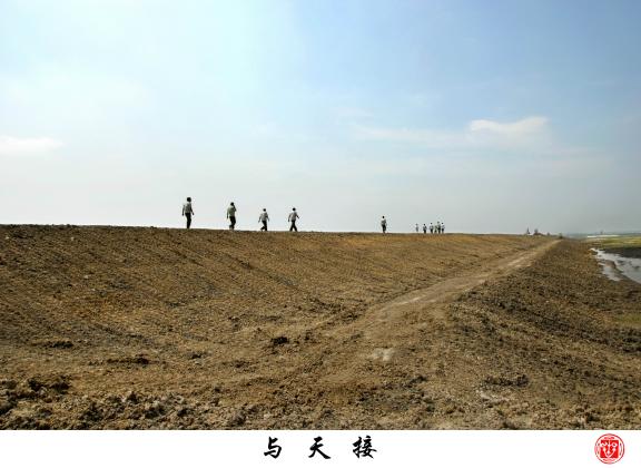 胖头泡蓄滞洪区竣工后的堤坝