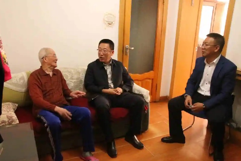 永利娱场城app开展“老兵永远跟党走 把党的关爱送到老兵心中”走访慰问活动