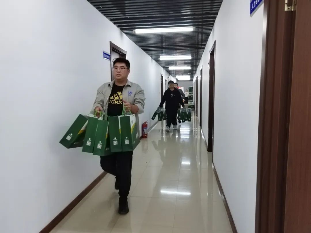 情浓月满 共绘中秋——永利娱场城app为职工发放中秋节暖心福利